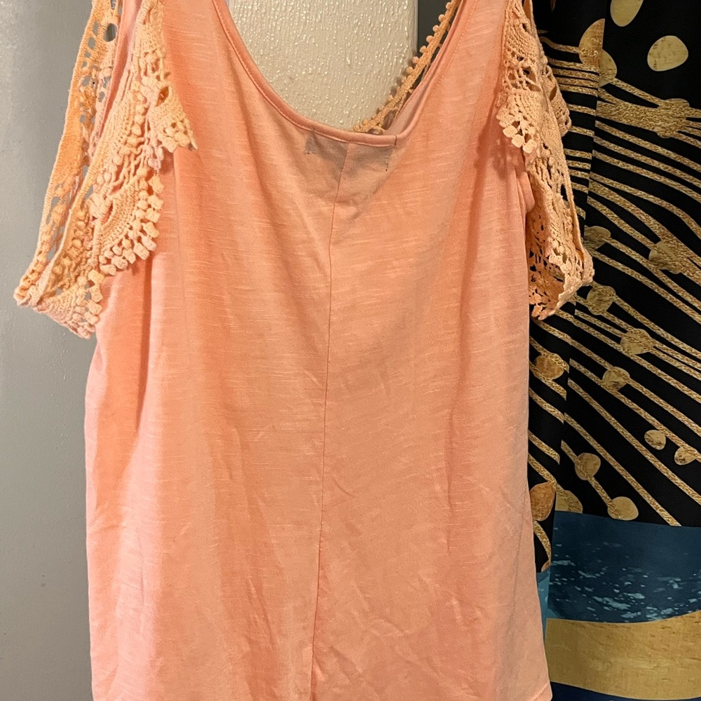 Peach color shirt size large - Picture 3 of 5